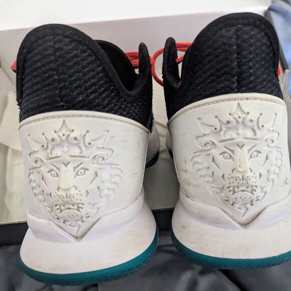 Lebron Witness IV sz 10 w/ box - Picture 3 of 4